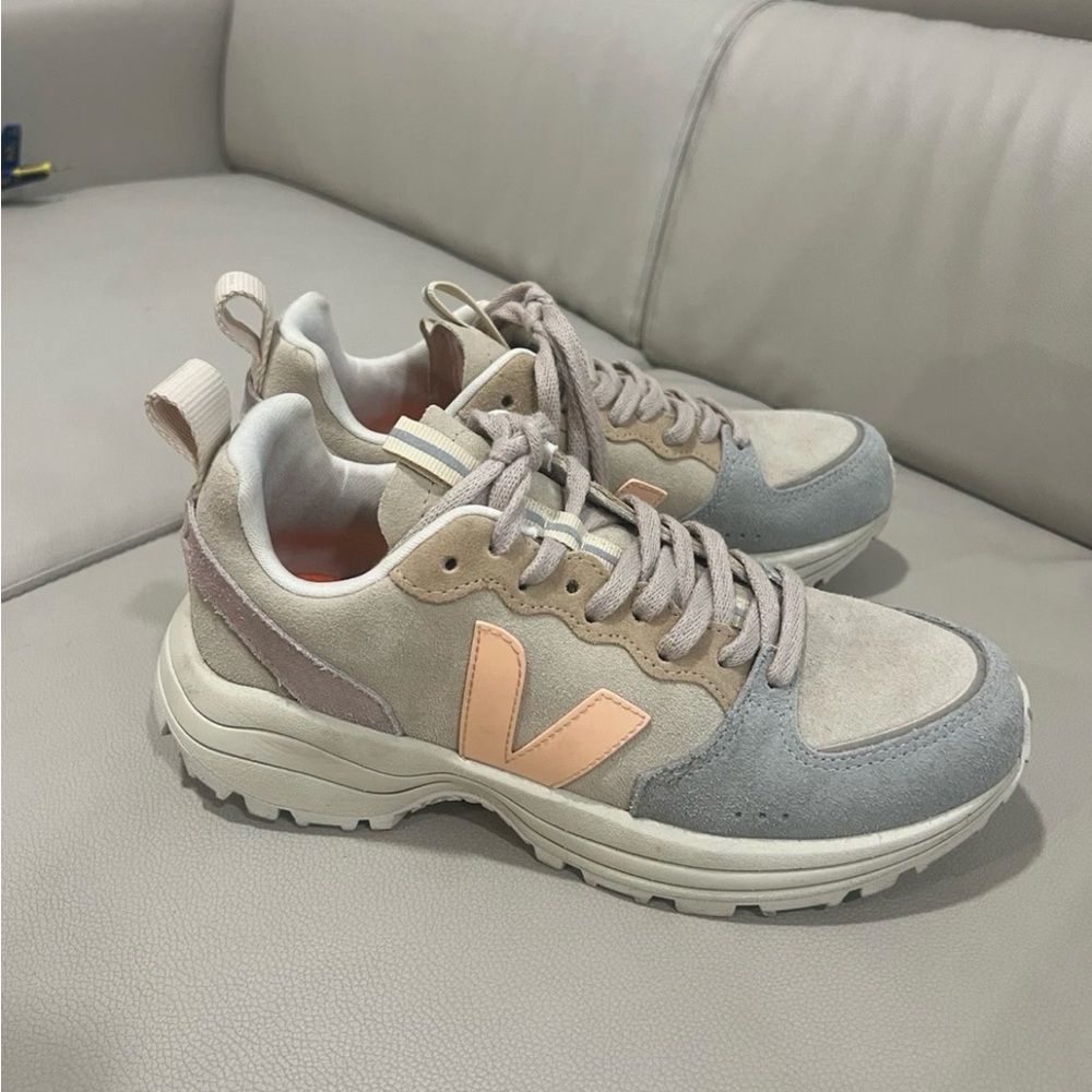 Veja Venturi Women's Beige and Gray Sneakers